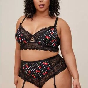 Torrid Retro Cherrie Black Lace Lingerie Set